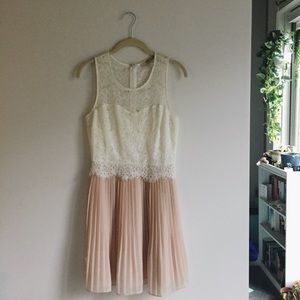 ✨ 3 for $10 moving sale! • lace pleated dress •